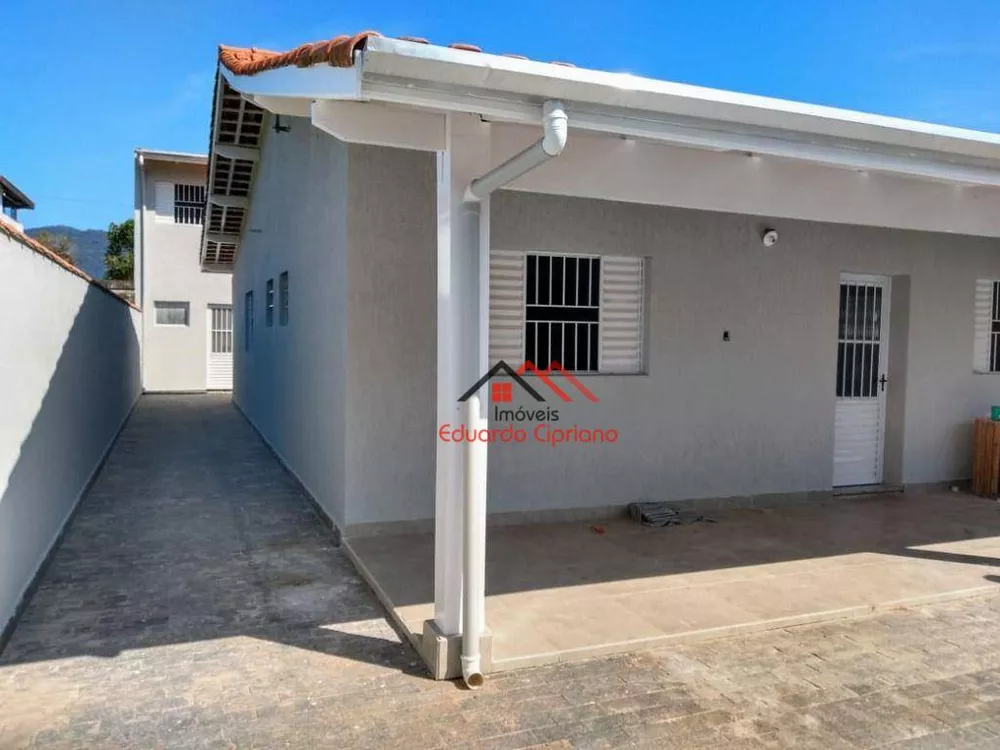 Casa à venda com 4 quartos, 164m² - Foto 1