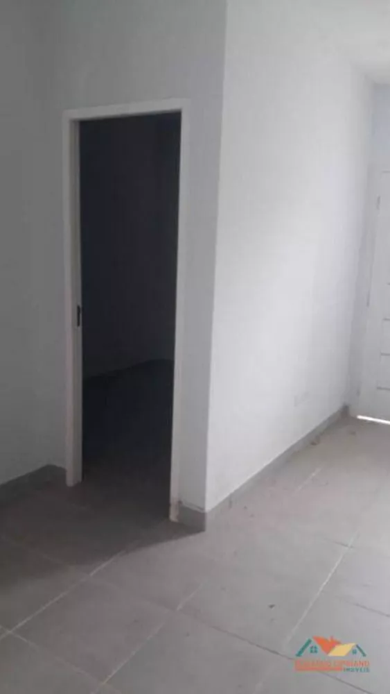 Casa à venda com 2 quartos, 60m² - Foto 3