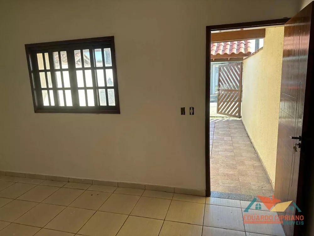 Casa à venda com 2 quartos, 90m² - Foto 3