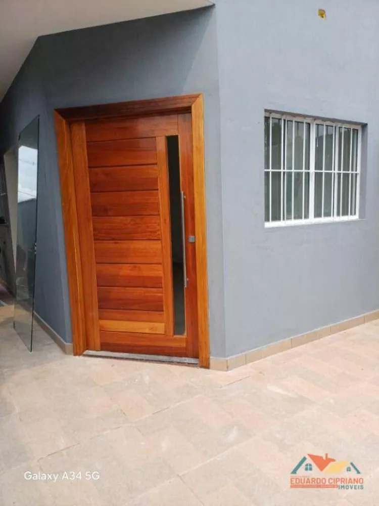 Casa à venda com 2 quartos, 64m² - Foto 1