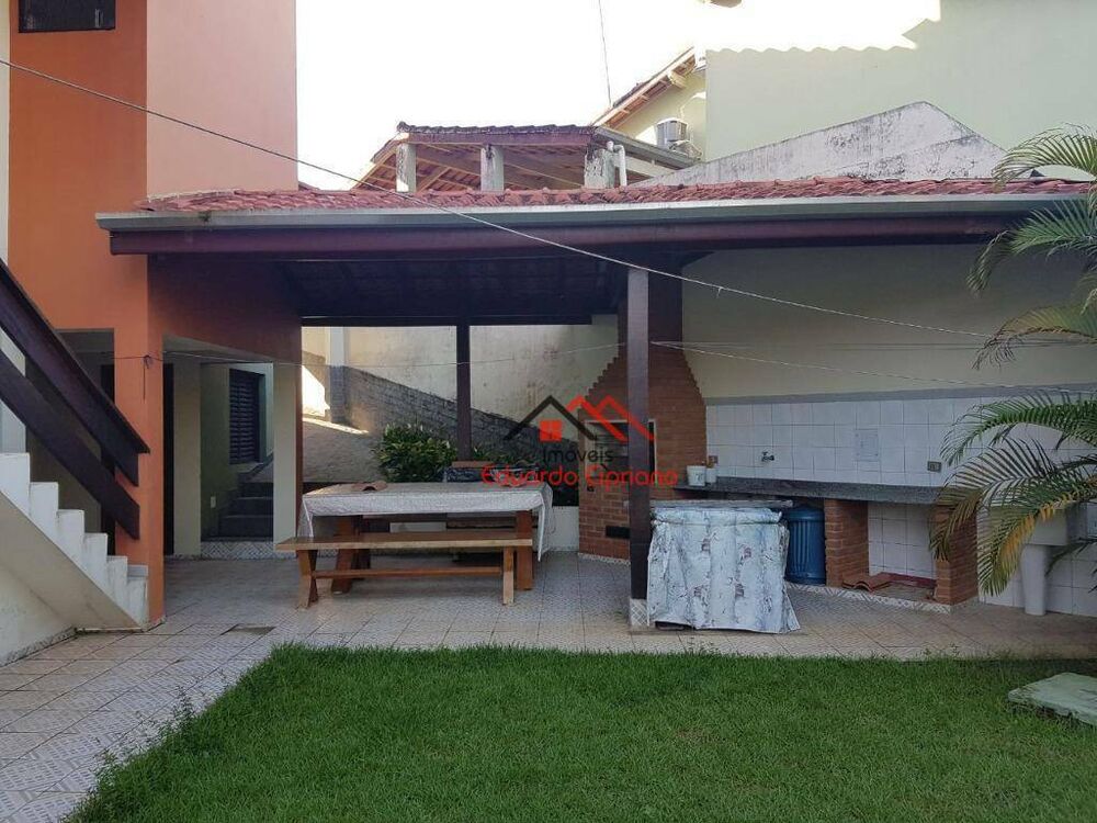 Casa, 5 quartos, 234 m² - Foto 1