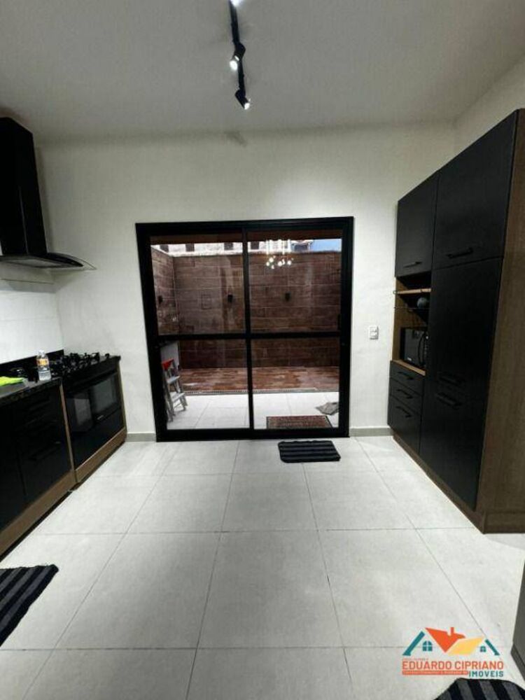 Casa à venda com 2 quartos, 90m² - Foto 8