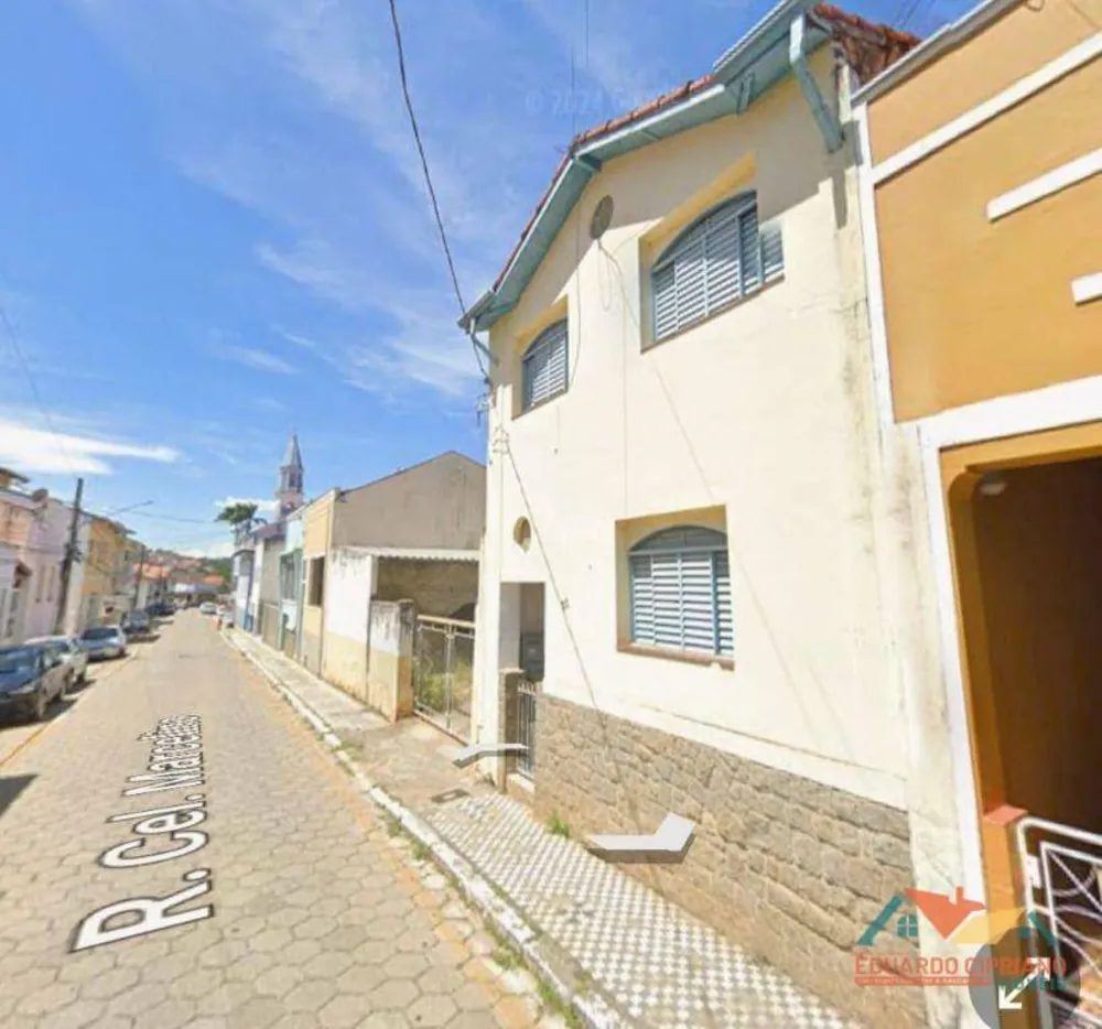 Casa, 6 quartos, 230 m² - Foto 1