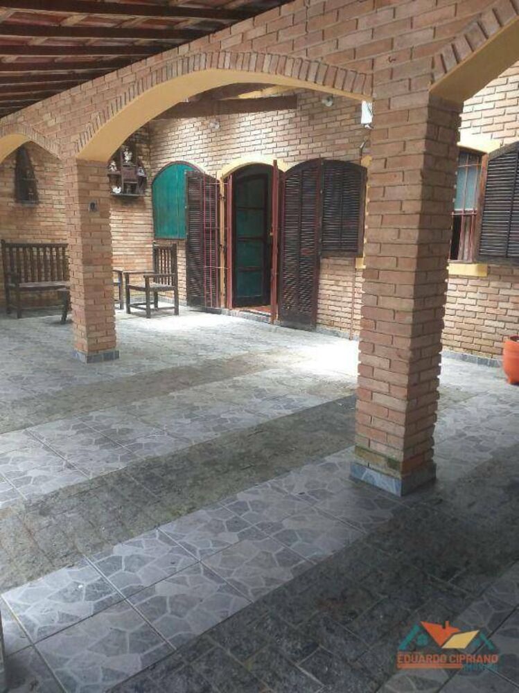 Casa à venda com 3 quartos, 230m² - Foto 1