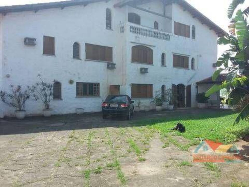 Sobrado à venda com 8 quartos, 507m² - Foto 1