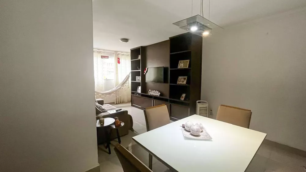 Apartamento à venda com 3 quartos, 77m² - Foto 2