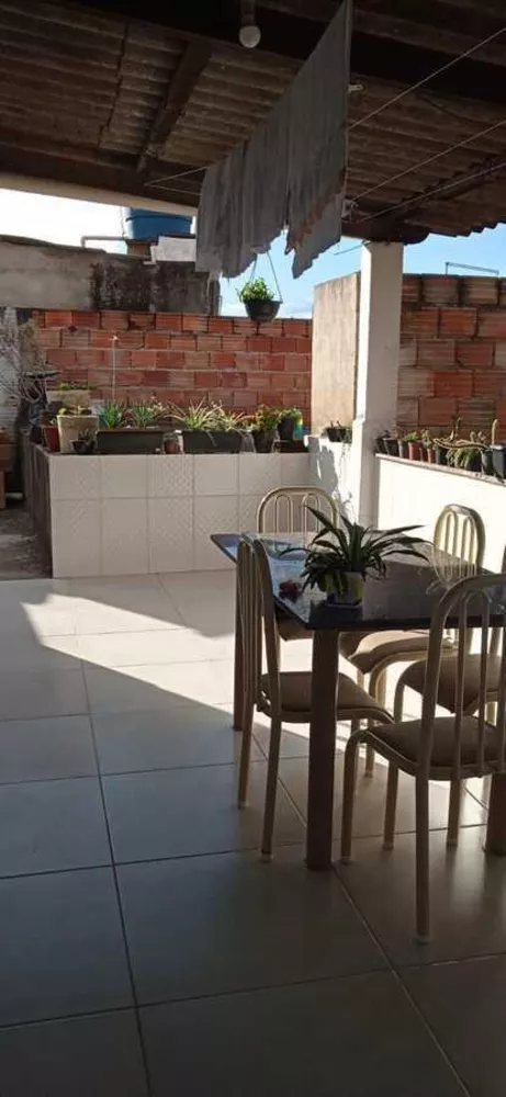 Casa à venda com 3 quartos, 360m² - Foto 1