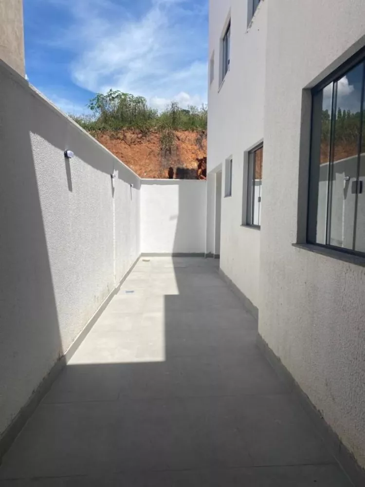 Casa à venda com 3 quartos, 106m² - Foto 1