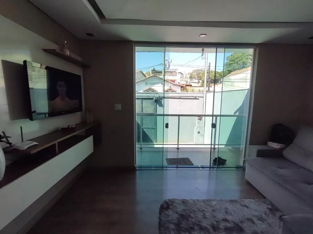 Casa à venda com 3 quartos, 180m² - Foto 1