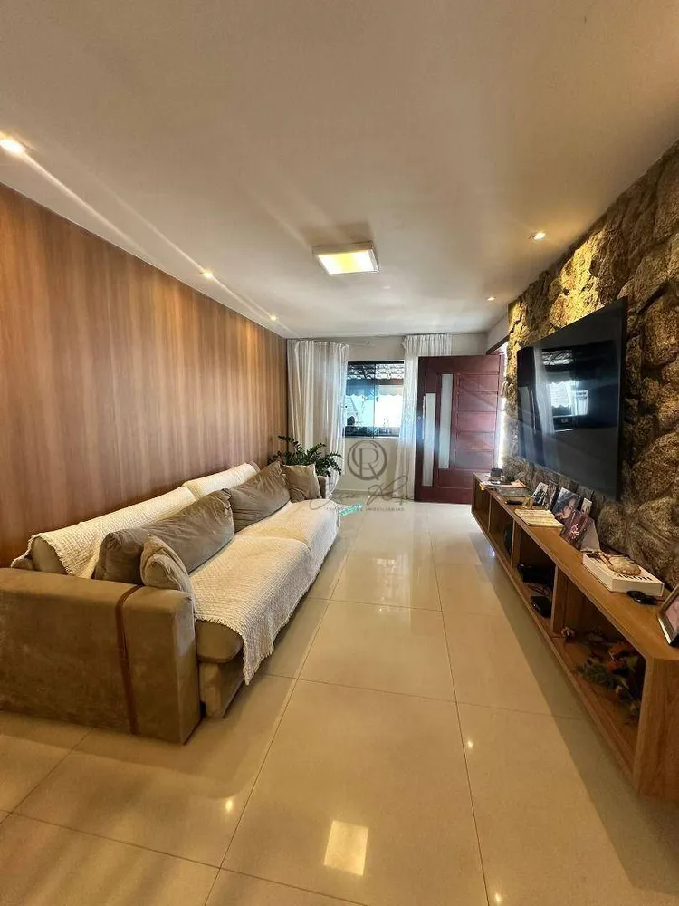 Casa, 3 quartos, 225 m² - Foto 2
