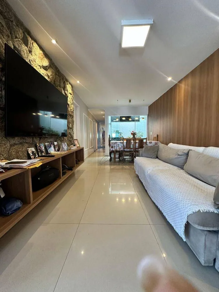 Casa, 3 quartos, 225 m² - Foto 1