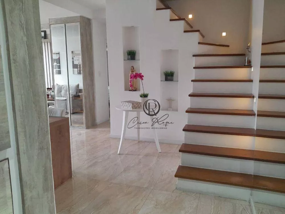 Cobertura, 3 quartos, 220 m² - Foto 2