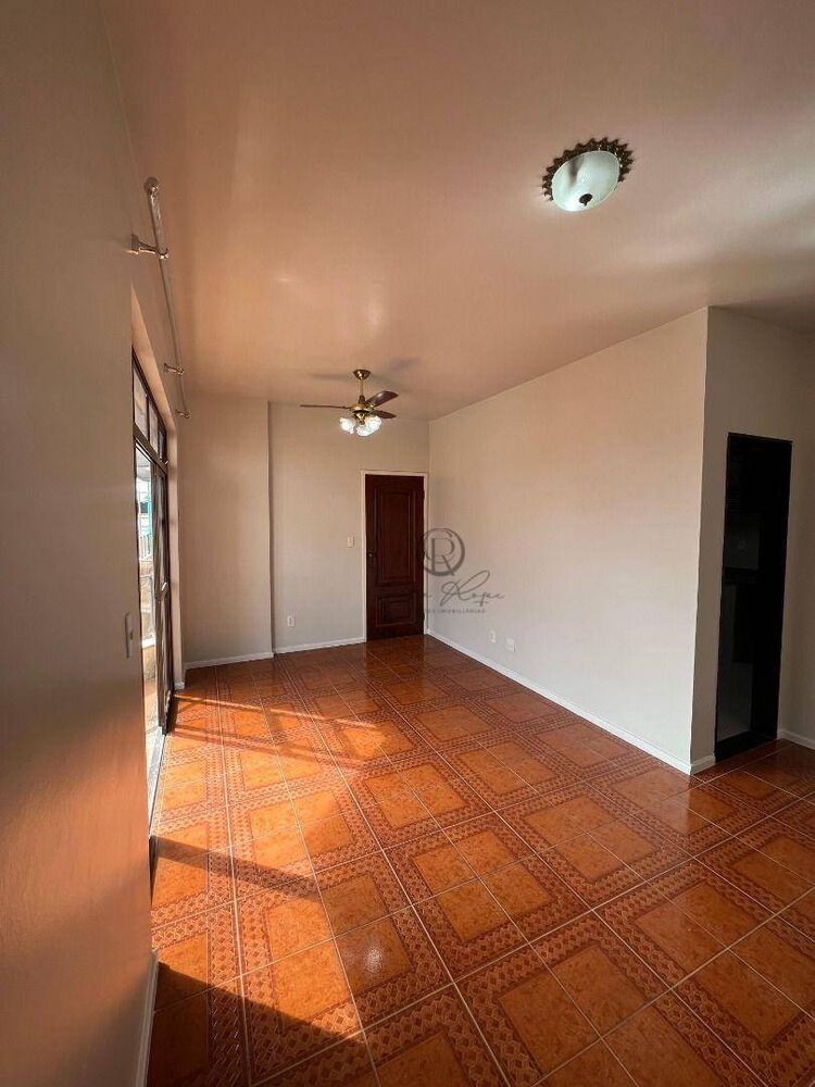 Apartamento à venda com 3 quartos, 140m² - Foto 3