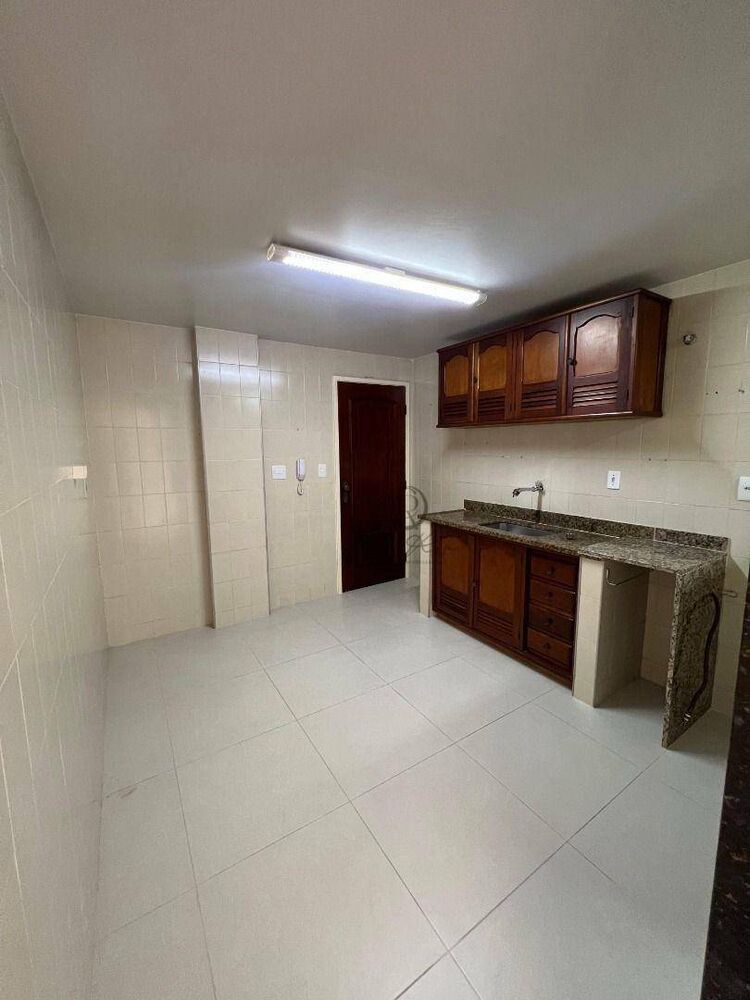 Apartamento à venda com 3 quartos, 140m² - Foto 2
