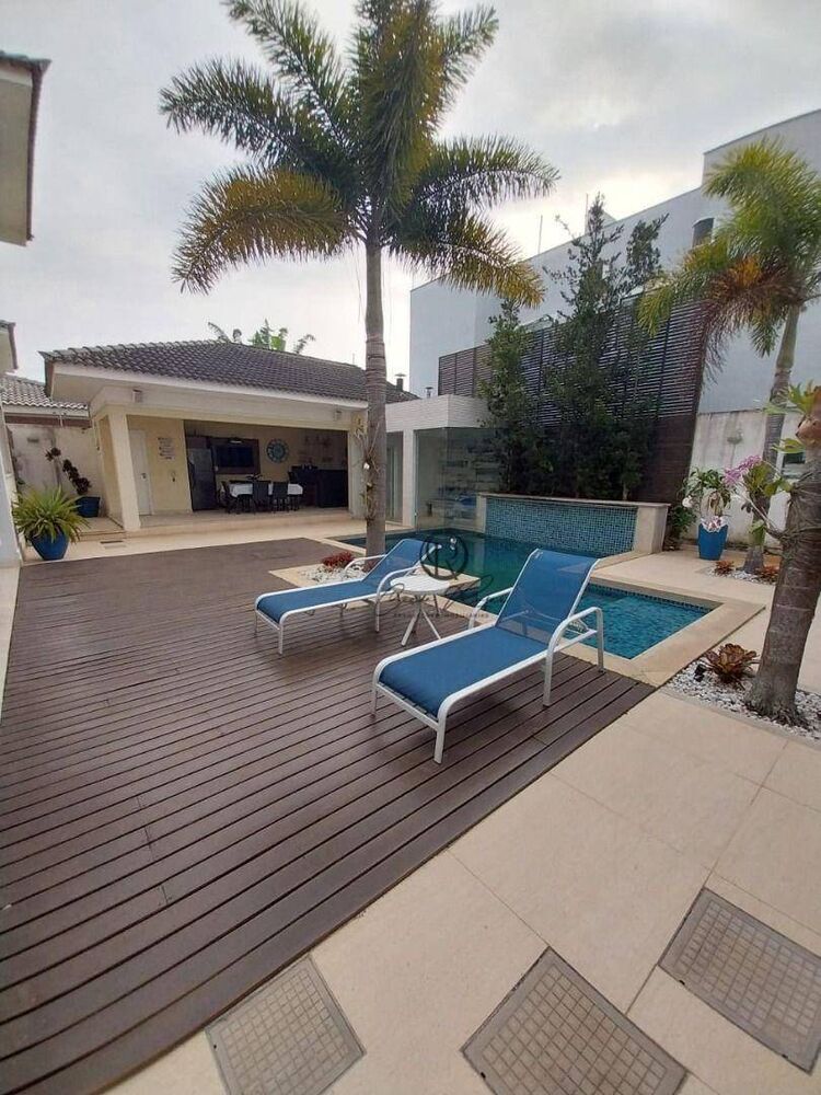 Casa à venda com 4 quartos, 341m² - Foto 1