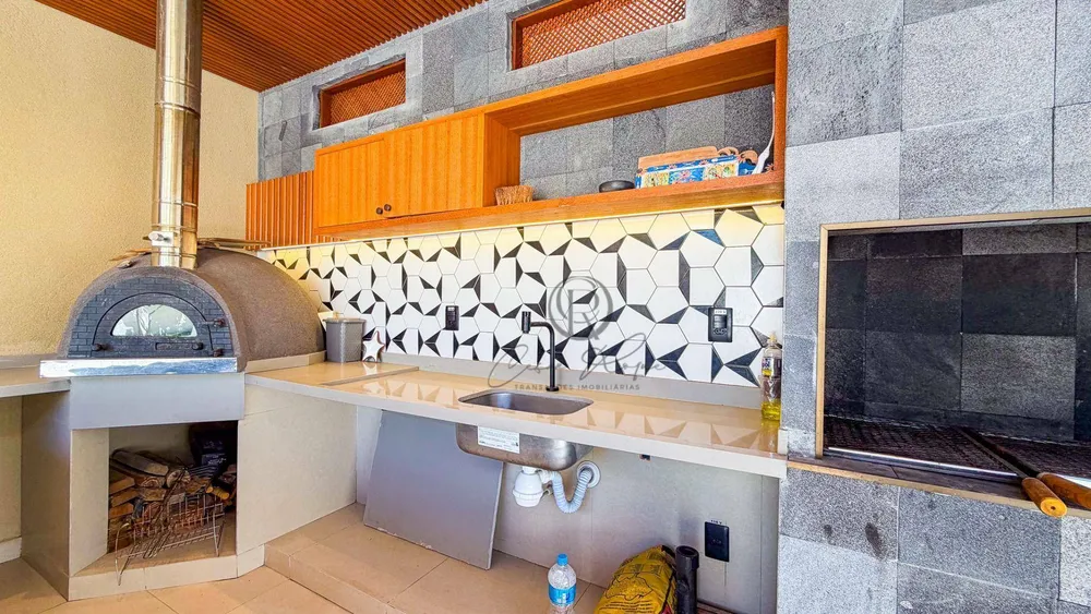 Casa, 4 quartos, 244 m² - Foto 1