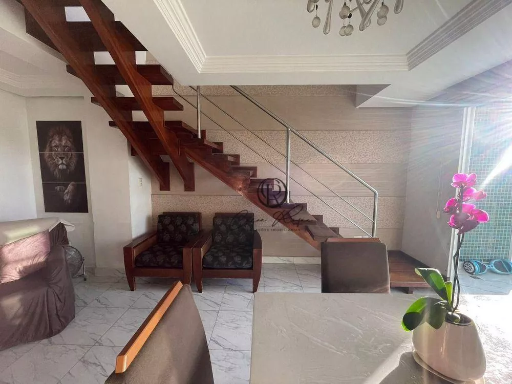 Cobertura, 3 quartos, 194 m² - Foto 2