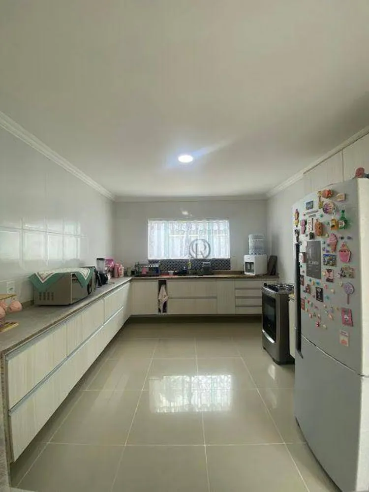 Casa, 5 quartos, 219 m² - Foto 1