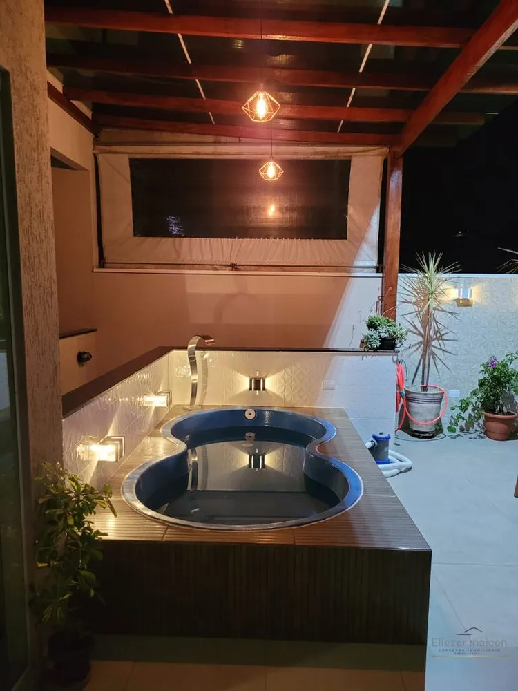 Casa, 3 quartos, 260 m² - Foto 1