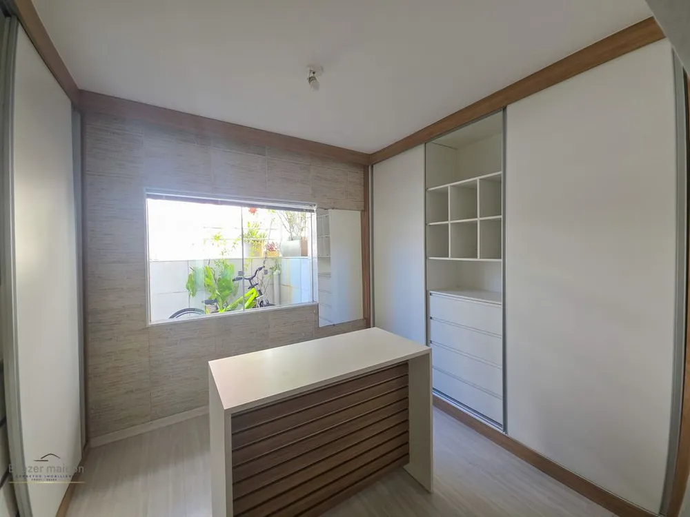 Casa, 3 quartos, 277 m² - Foto 1