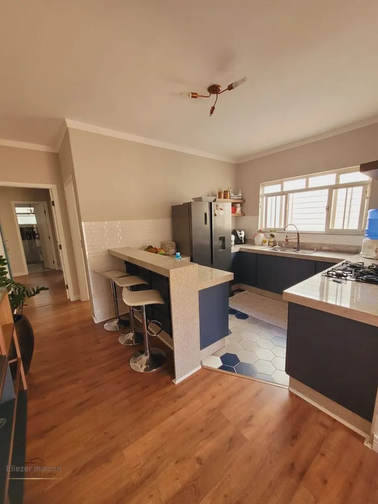 Casa, 4 quartos, 206 m² - Foto 1