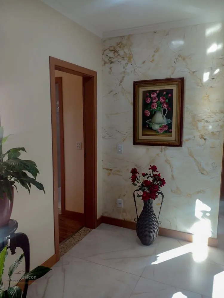 Casa, 3 quartos, 210 m² - Foto 1