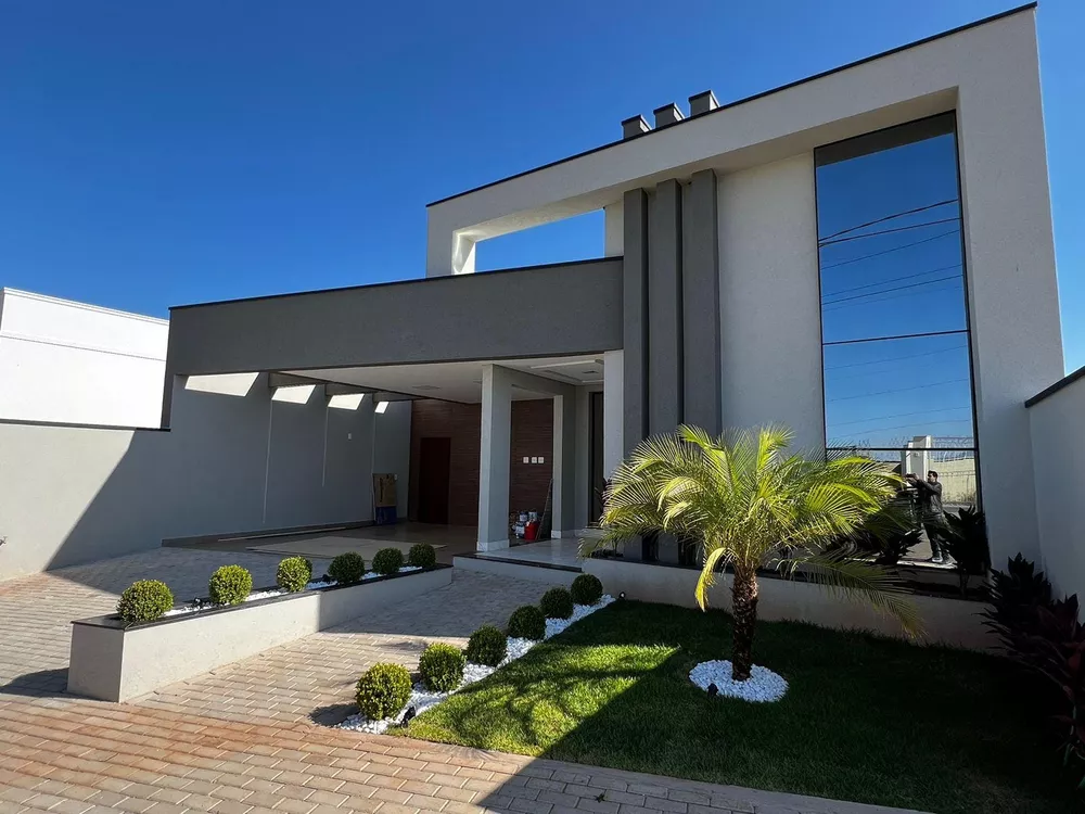 Casa à venda com 3 quartos, 250m² - Foto 1