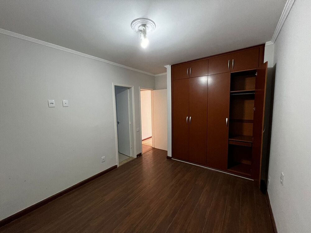Casa à venda com 3 quartos, 200m² - Foto 1