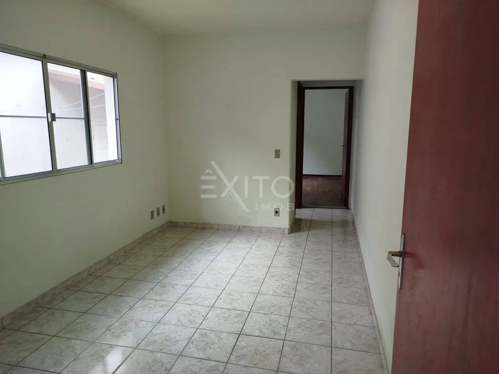 Casa, 4 quartos, 303 m² - Foto 1