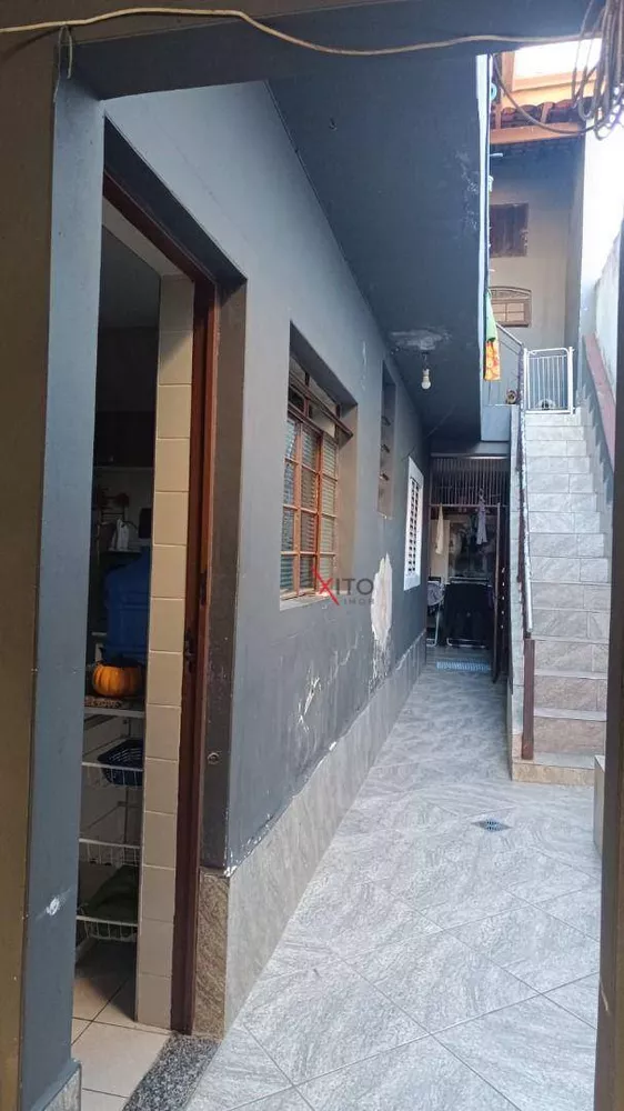 Casa à venda com 3 quartos, 158m² - Foto 3