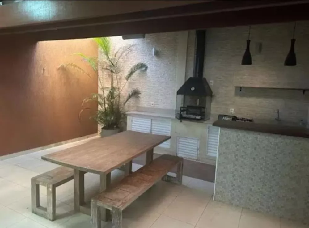 Casa à venda com 3 quartos, 135m² - Foto 1