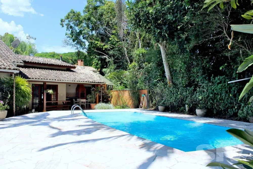 Casa, 3 quartos, 216 m² - Foto 1