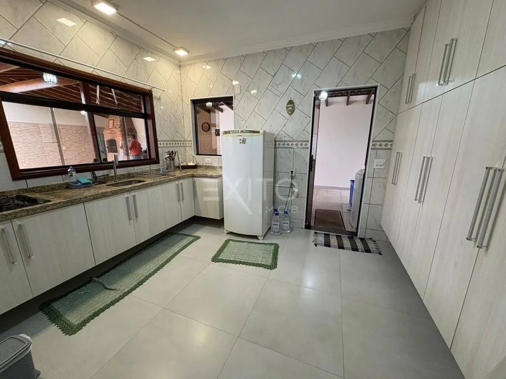 Casa, 3 quartos, 244 m² - Foto 4