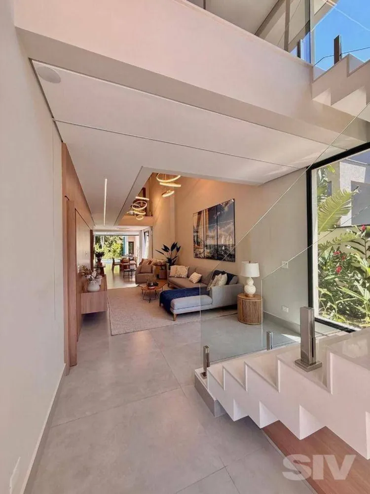 Casa, 6 quartos, 315 m² - Foto 1