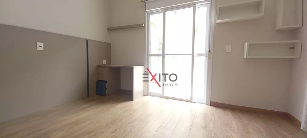 Casa de Condomínio para alugar com 4 quartos, 220m² - Foto 4