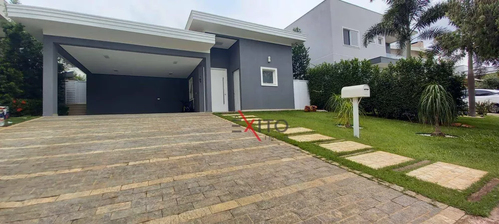 Casa de Condomínio para alugar com 4 quartos, 220m² - Foto 1