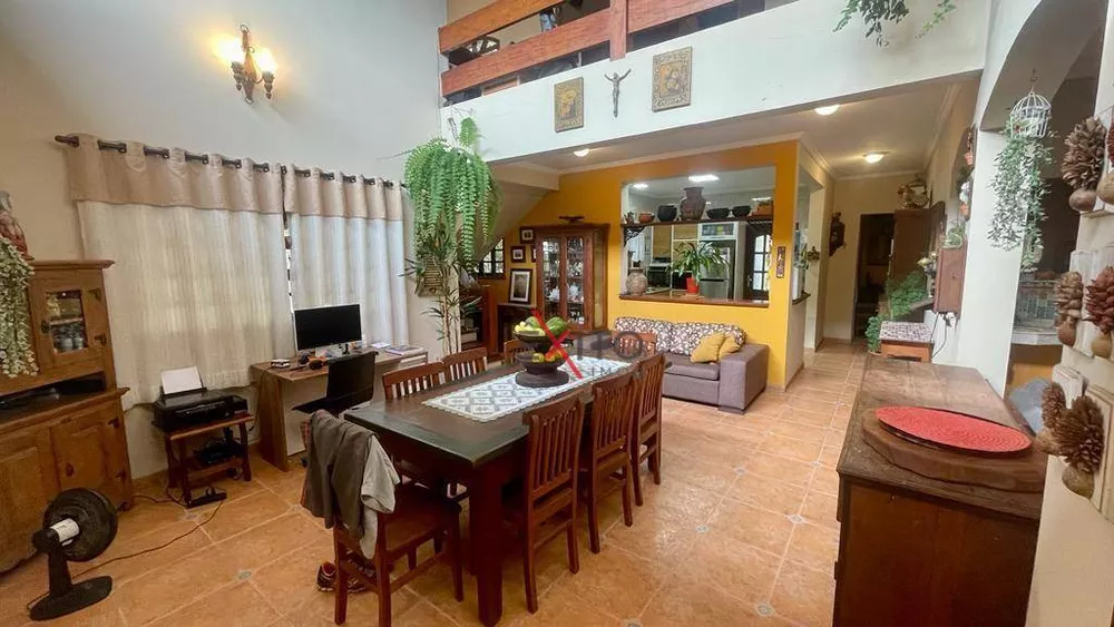 Casa à venda com 3 quartos, 340m² - Foto 2