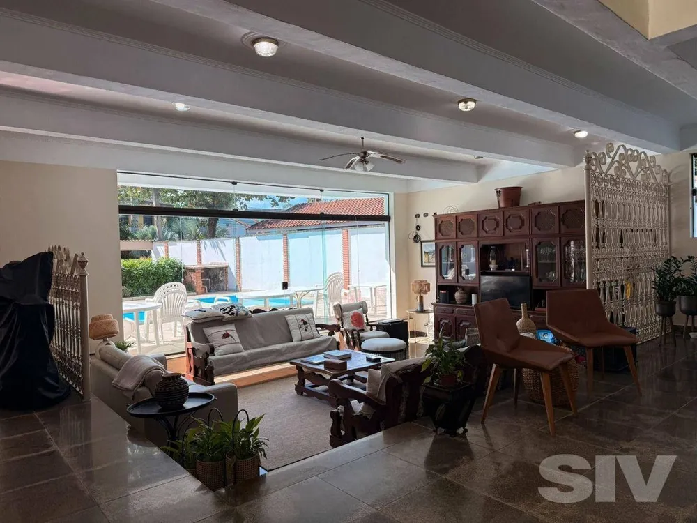 Casa, 5 quartos, 376 m² - Foto 1