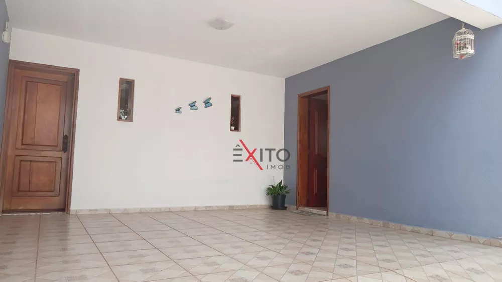 Casa à venda com 3 quartos, 174m² - Foto 1