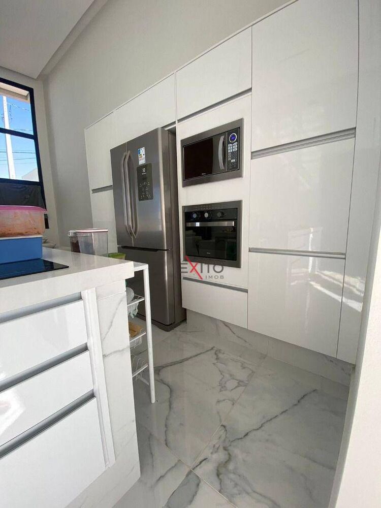 Casa, 4 quartos, 244 m² - Foto 2