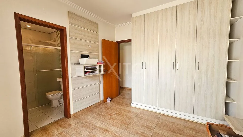 Casa, 3 quartos, 209 m² - Foto 4