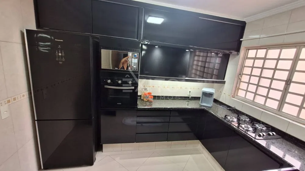 Casa, 3 quartos, 240 m² - Foto 1