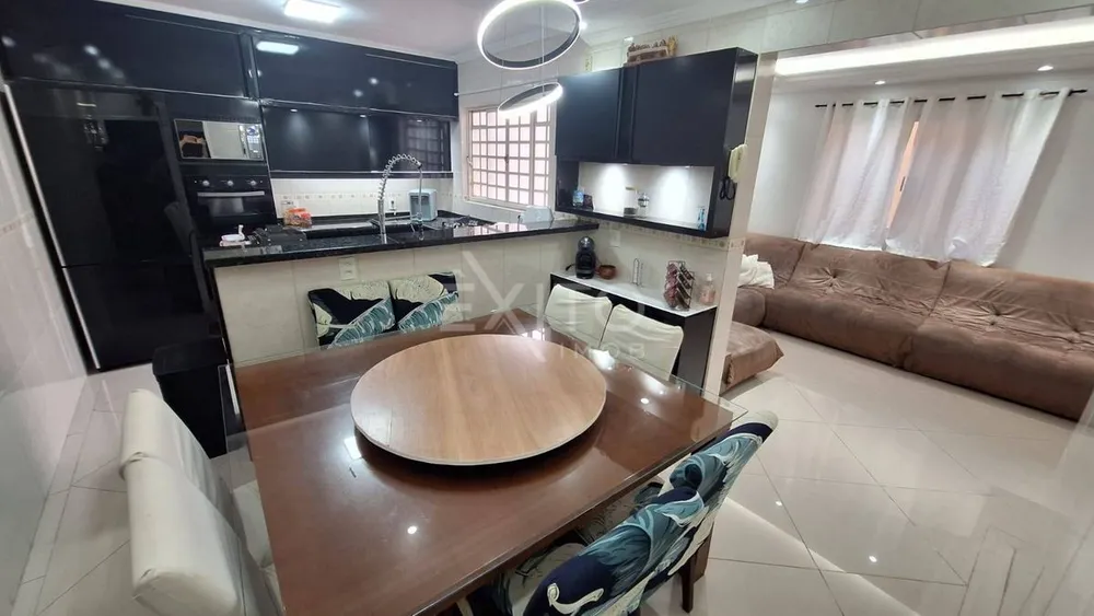 Casa, 3 quartos, 240 m² - Foto 2