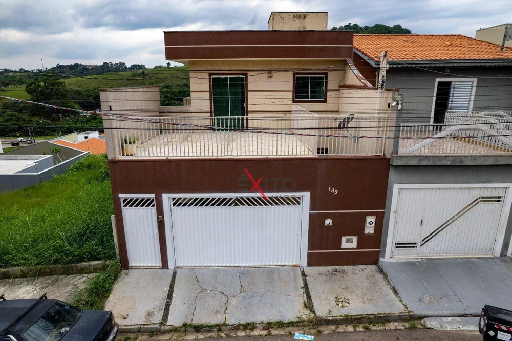 Casa à venda com 3 quartos, 200m² - Foto 1