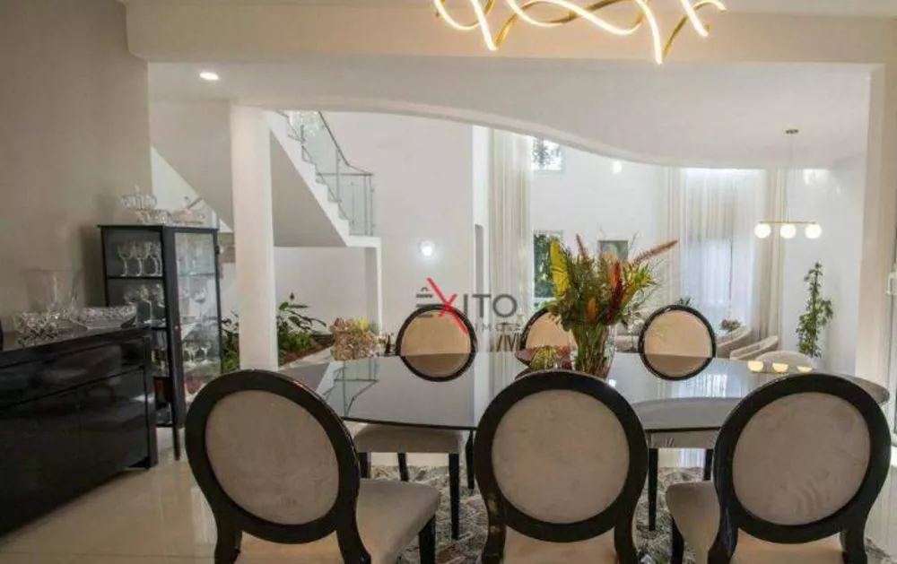 Casa de Condomínio à venda e aluguel com 5 quartos, 530m² - Foto 4