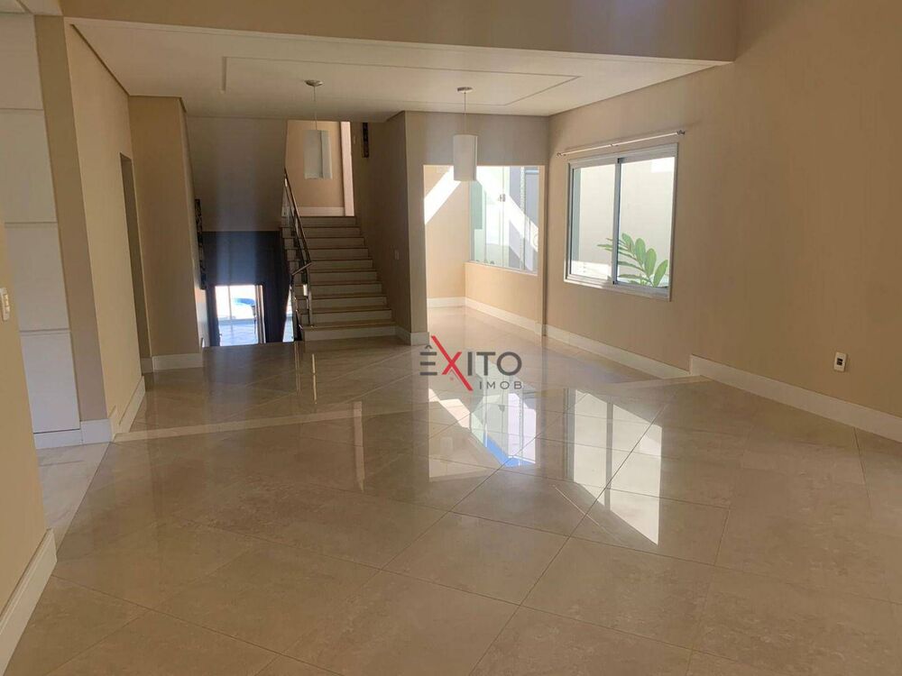 Casa de Condomínio para alugar com 3 quartos, 402m² - Foto 3