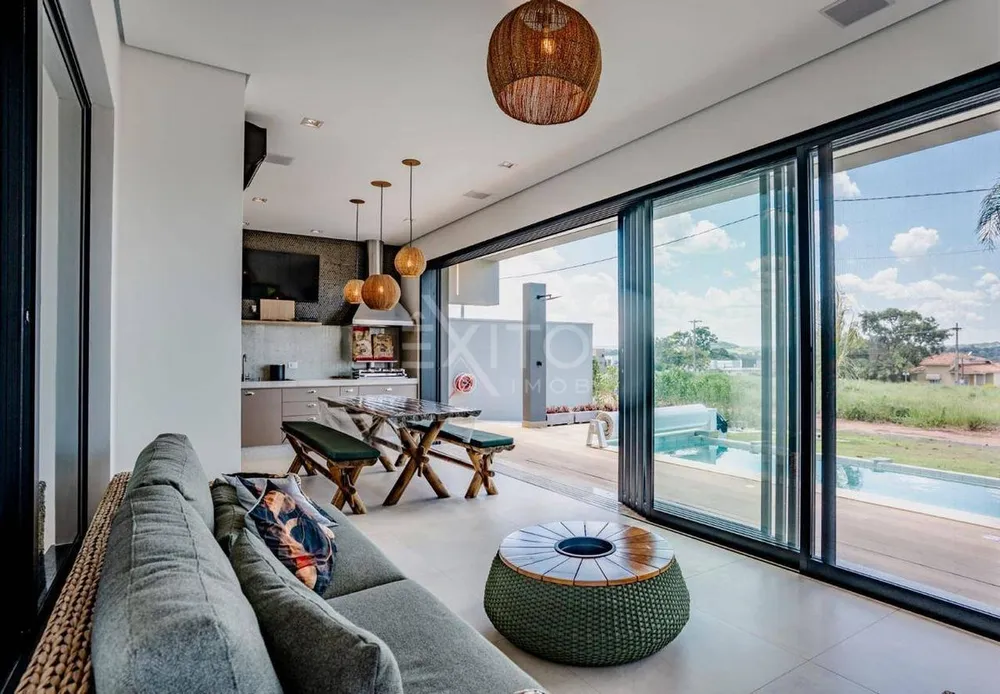Casa, 4 quartos, 218 m² - Foto 1