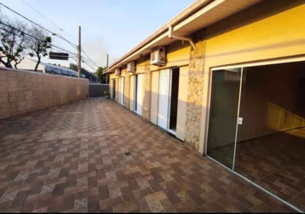 Casa para alugar com 3 quartos, 200m² - Foto 1