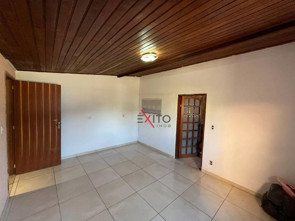 Casa à venda com 5 quartos, 201m² - Foto 4