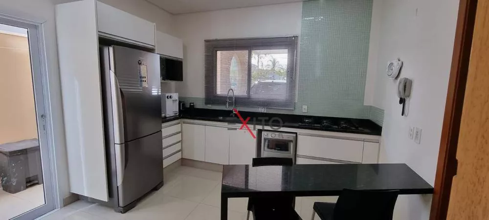 Casa de Condomínio para alugar com 3 quartos, 290m² - Foto 2